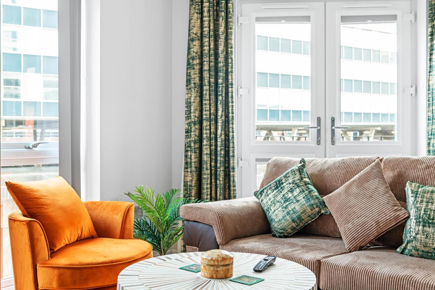 Luxurious Flat At Town
