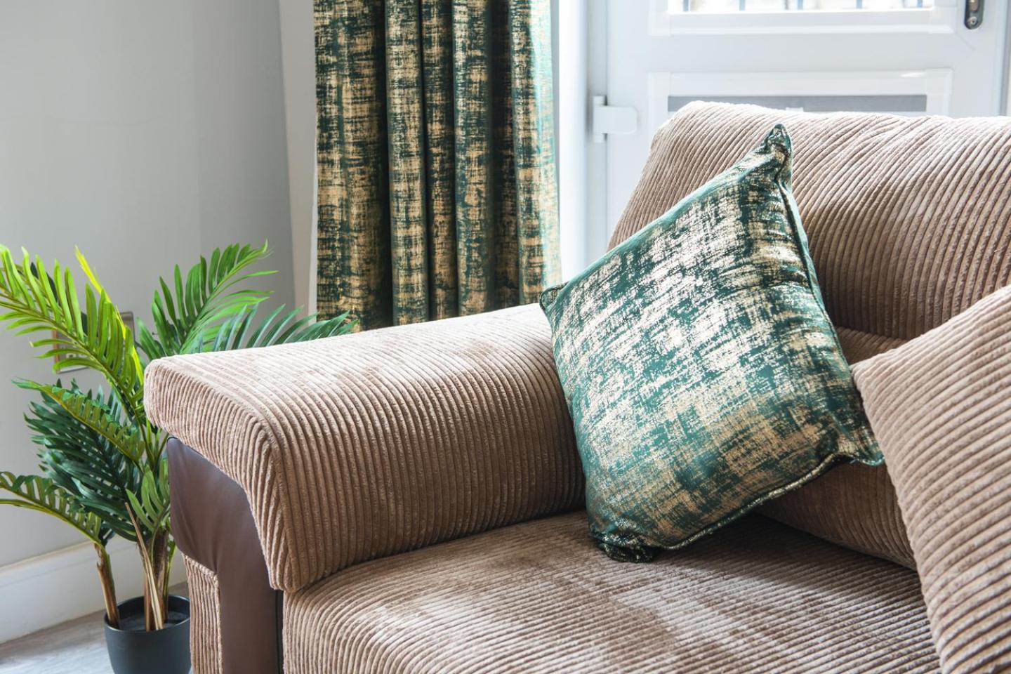 Luxurious Flat At Town *