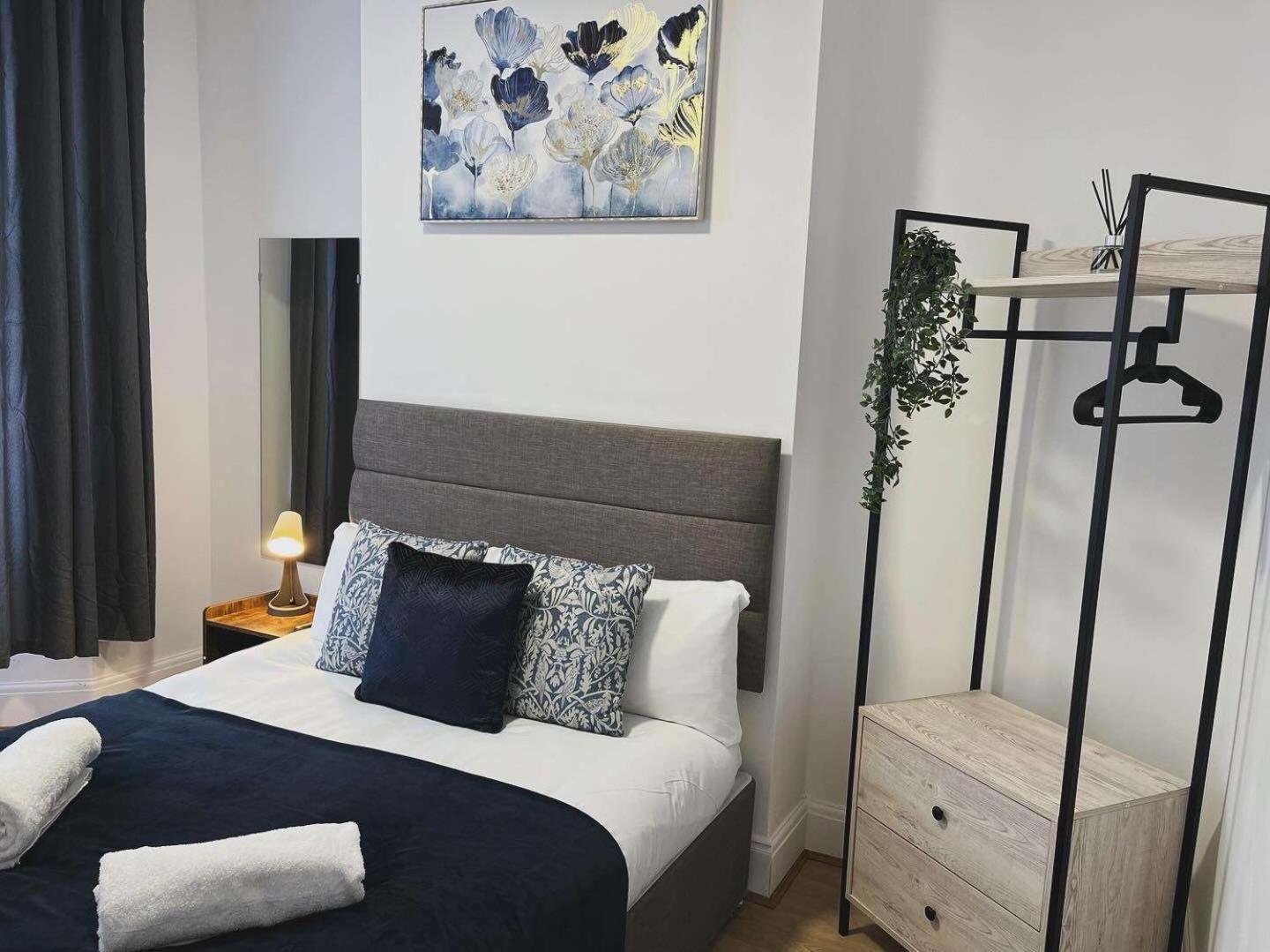 Holiday home Modern Urban 4 Bedroom House With Free Parking