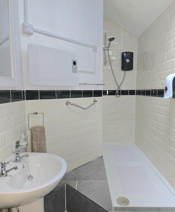 The Mews, Whetstone Holiday home *