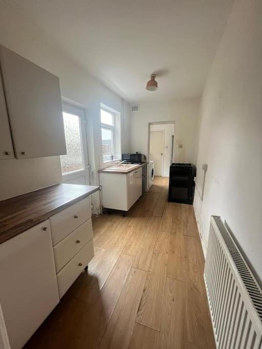 3 Bedroom House Close To Holiday home Leicester