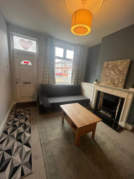 3 Bedroom House Close To Leicester