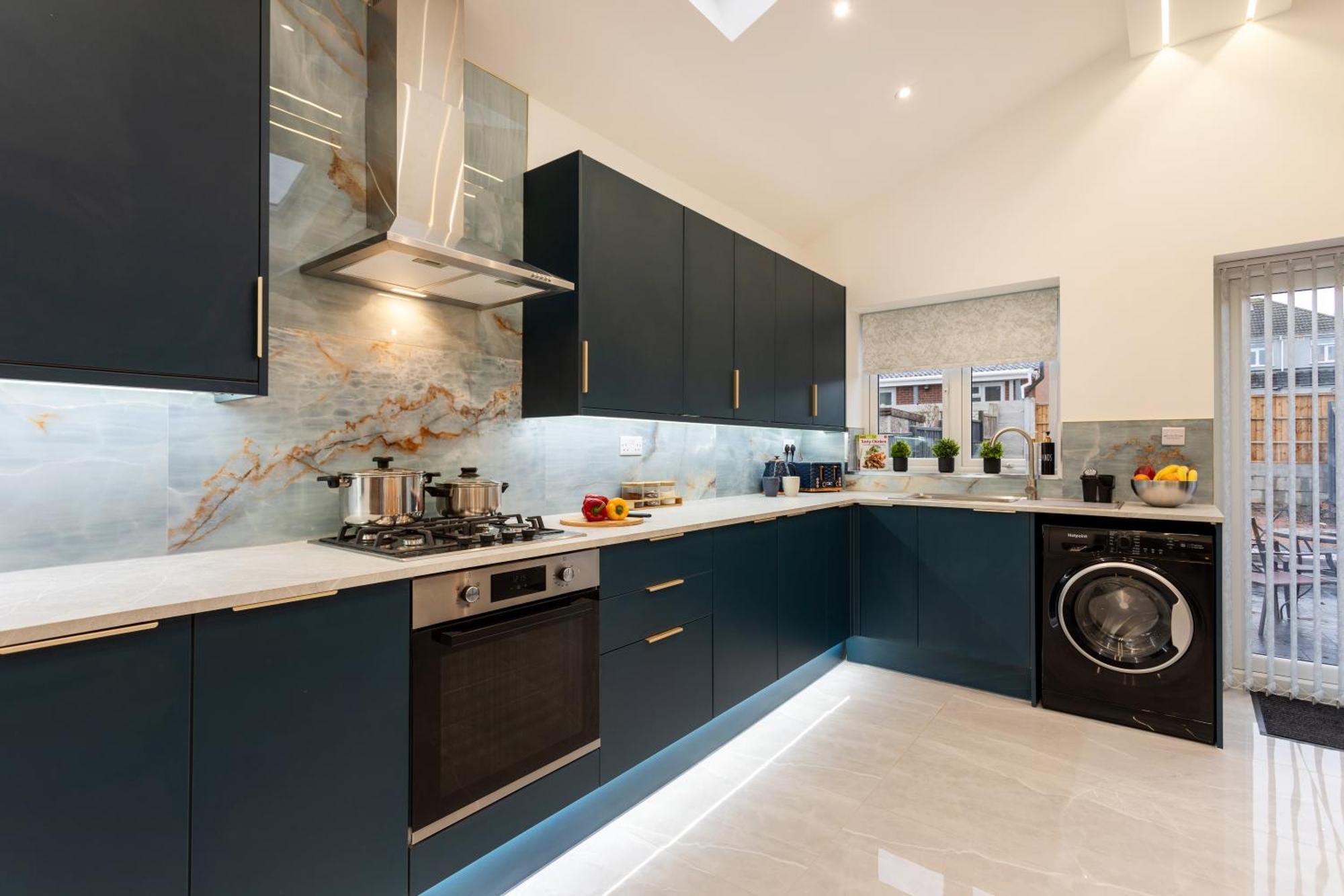 Contractors, Corporate Clients, Insurance Clients - Free Wi-Fi, Free Parking, Sleeps 8 * Leicester