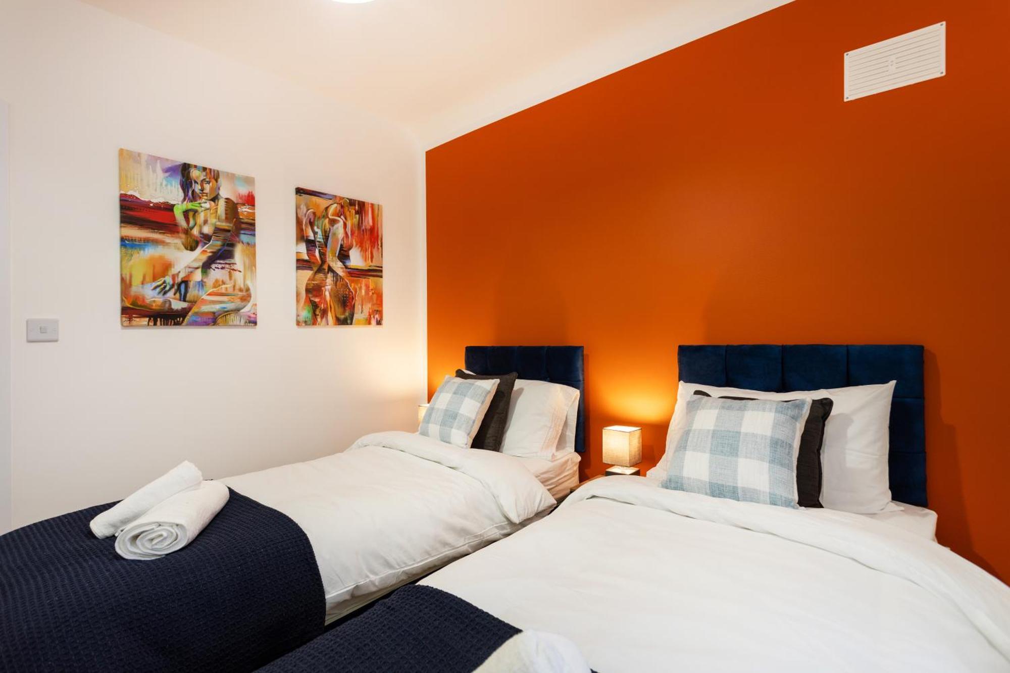Contractors, Corporate Clients, Insurance Clients - Free Wi-Fi, Free Parking, Sleeps 8