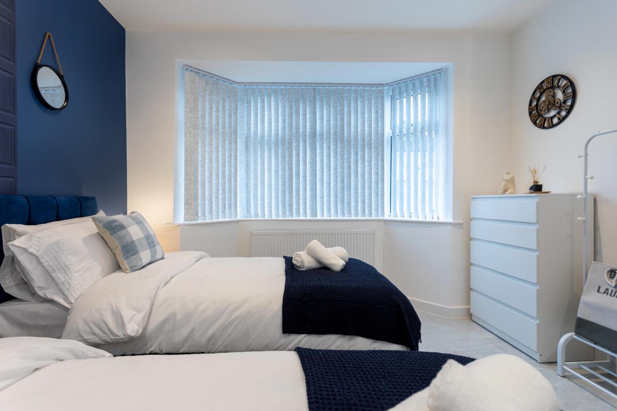 Contractors, Corporate Clients, Insurance Clients - Free Wi-Fi, Free Parking, Sleeps 8 *