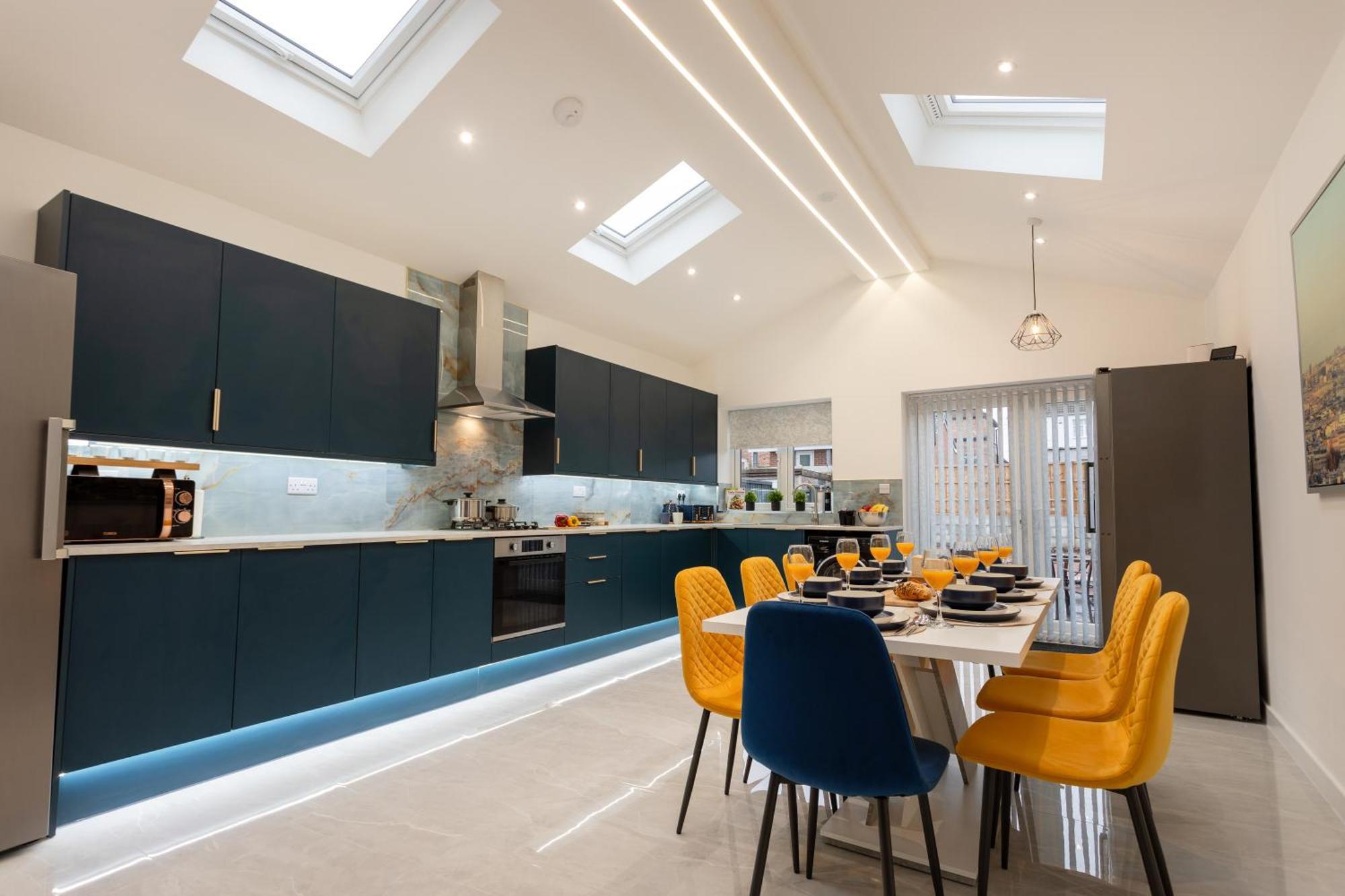 Contractors, Corporate Clients, Insurance Clients - Free Wi-Fi, Free Parking, Sleeps 8 Holiday home Leicester