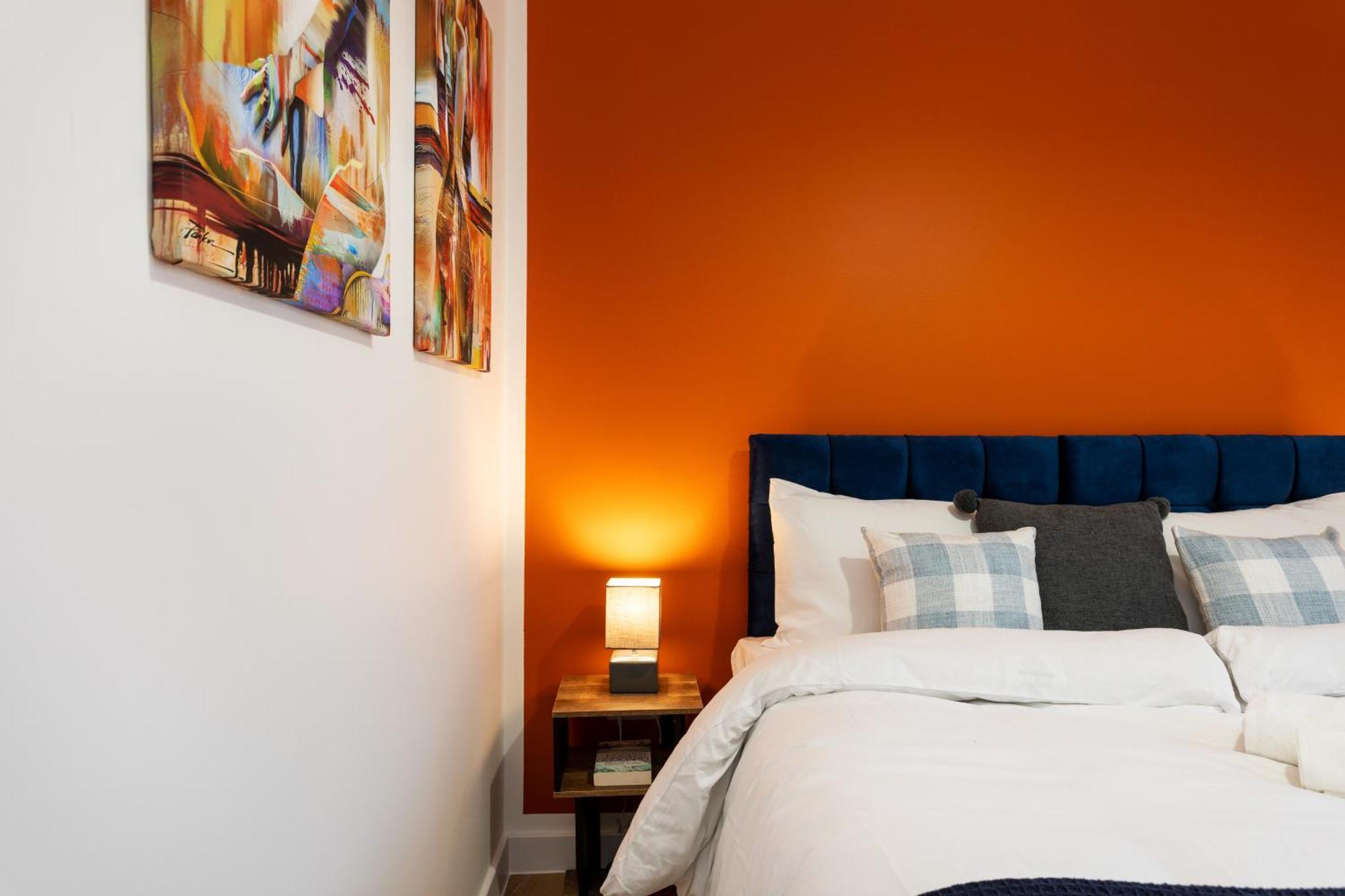 Contractors, Corporate Clients, Insurance Clients - Free Wi-Fi, Free Parking, Sleeps 8 *