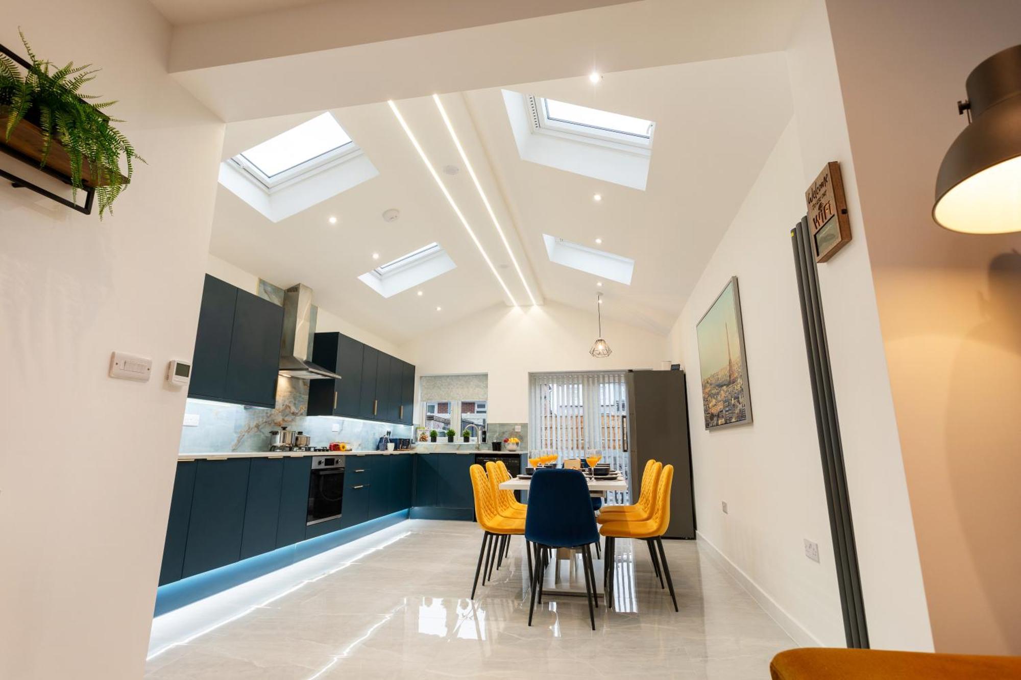 Holiday home Contractors, Corporate Clients, Insurance Clients - Free Wi-Fi, Free Parking, Sleeps 8