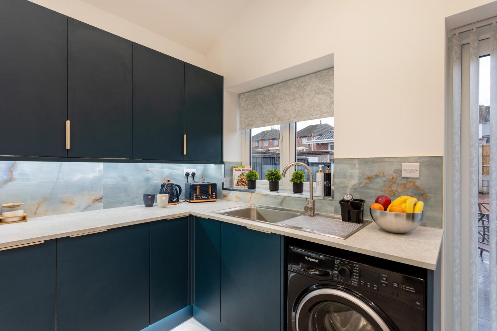 Contractors, Corporate Clients, Insurance Clients - Free Wi-Fi, Free Parking, Sleeps 8 Leicester