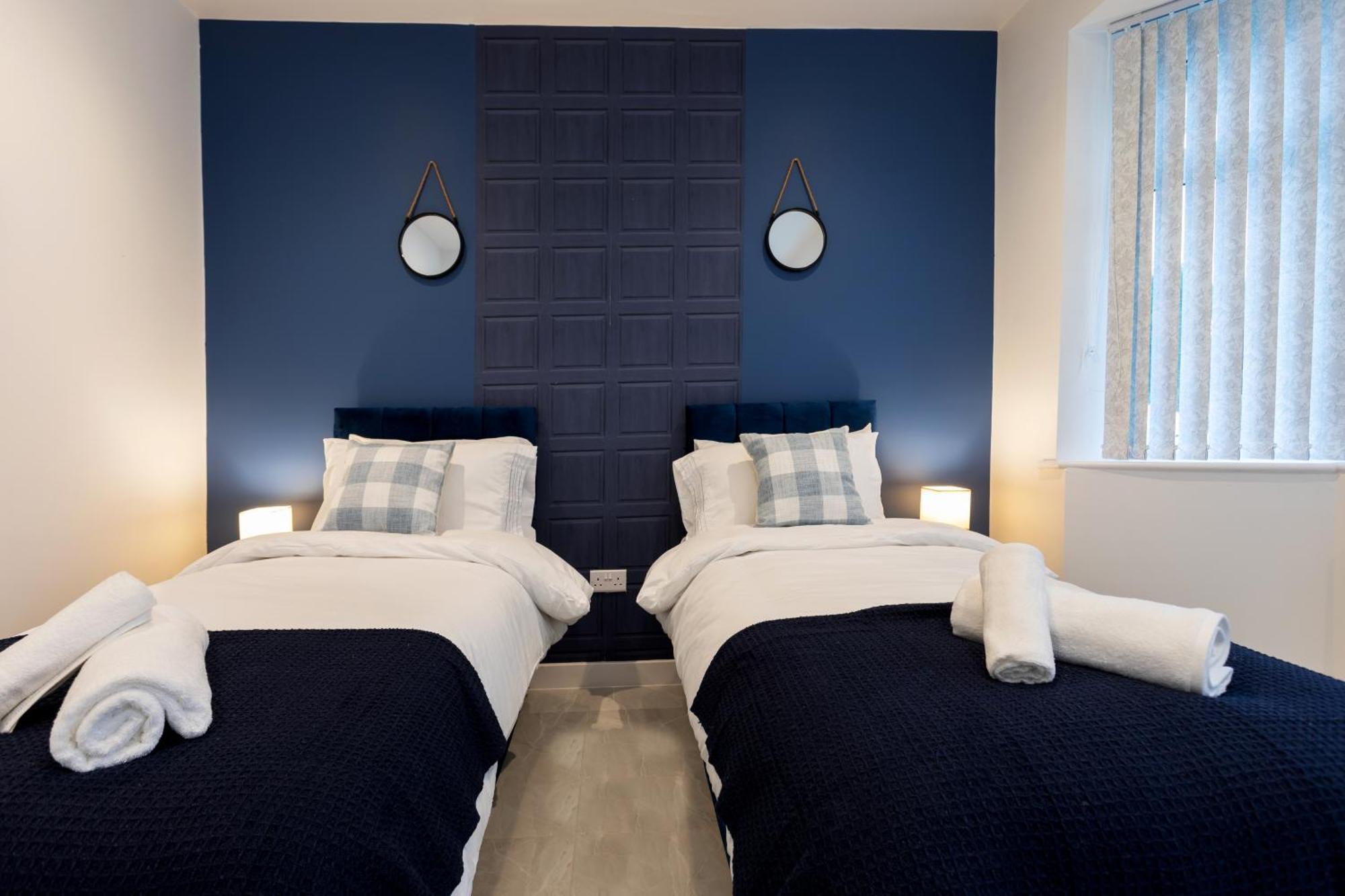 Contractors, Corporate Clients, Insurance Clients - Free Wi-Fi, Free Parking, Sleeps 8 * Leicester