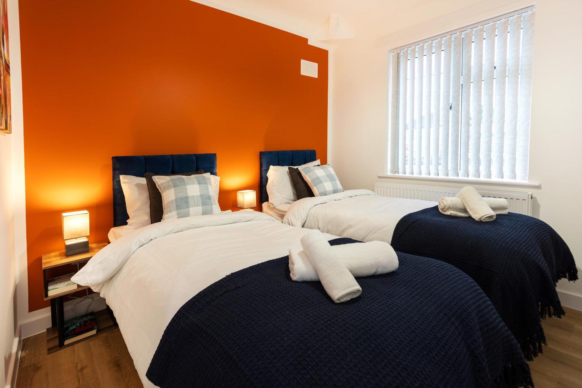 Contractors, Corporate Clients, Insurance Clients - Free Wi-Fi, Free Parking, Sleeps 8