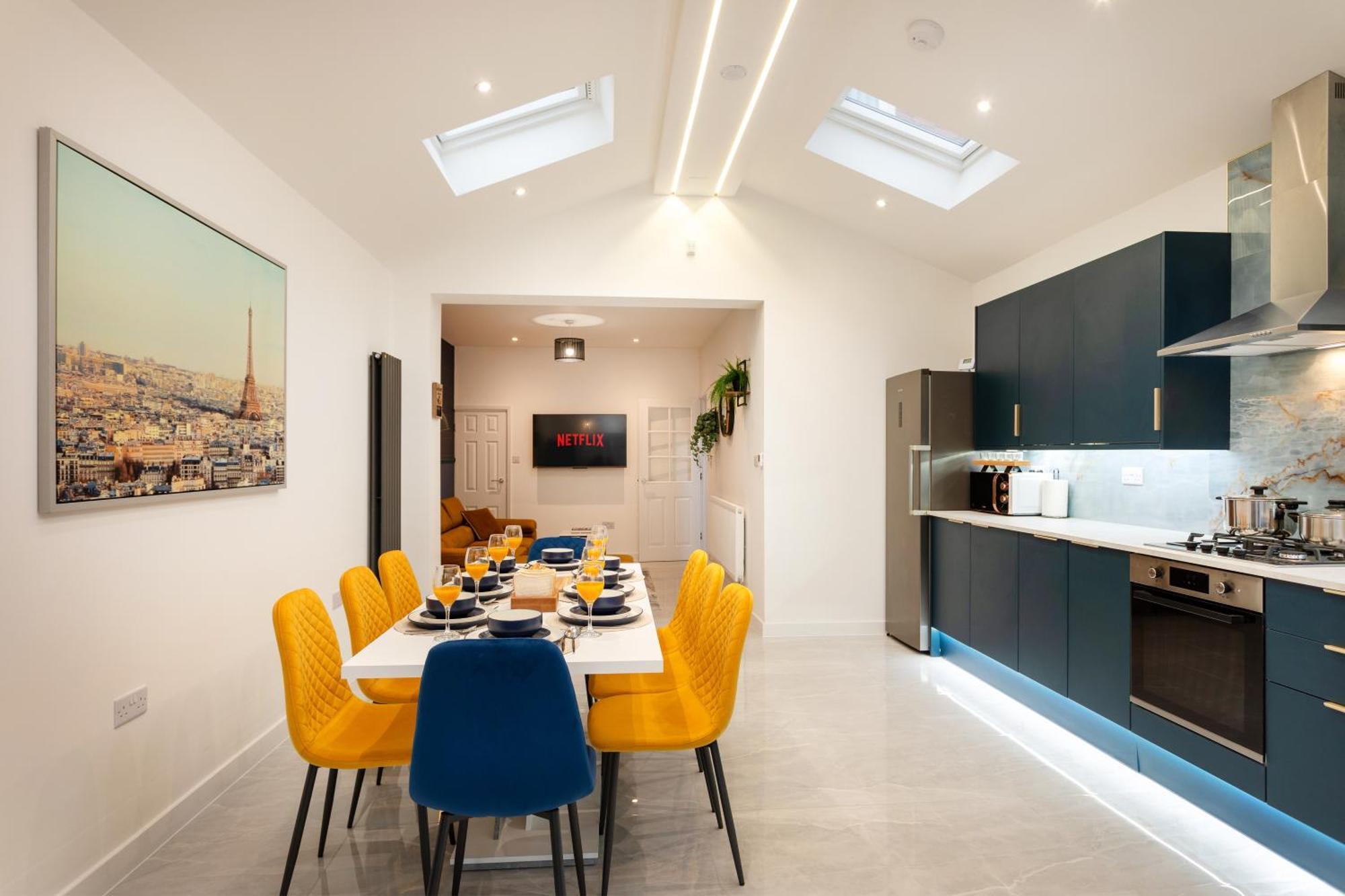 Contractors, Corporate Clients, Insurance Clients - Free Wi-Fi, Free Parking, Sleeps 8 * Leicester