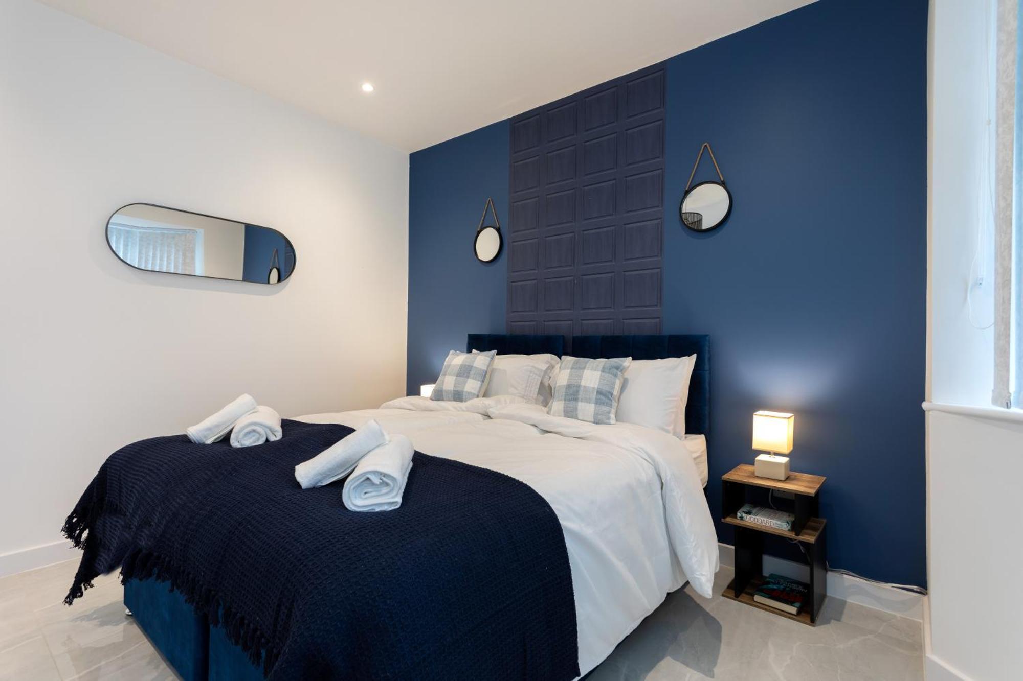 Contractors, Corporate Clients, Insurance Clients - Free Wi-Fi, Free Parking, Sleeps 8 *