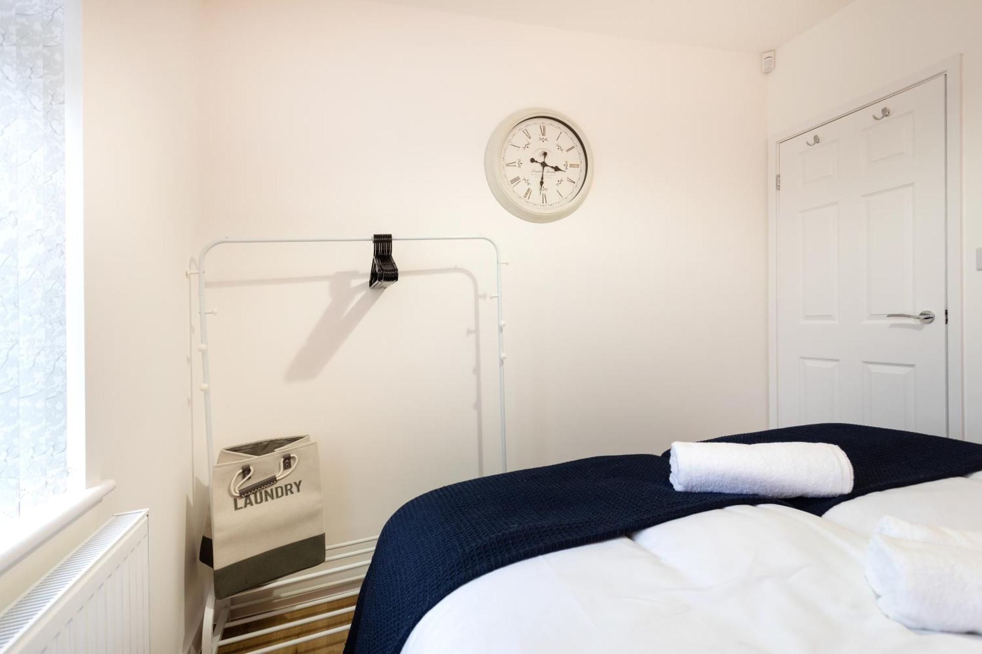 Contractors, Corporate Clients, Insurance Clients - Free Wi-Fi, Free Parking, Sleeps 8 *