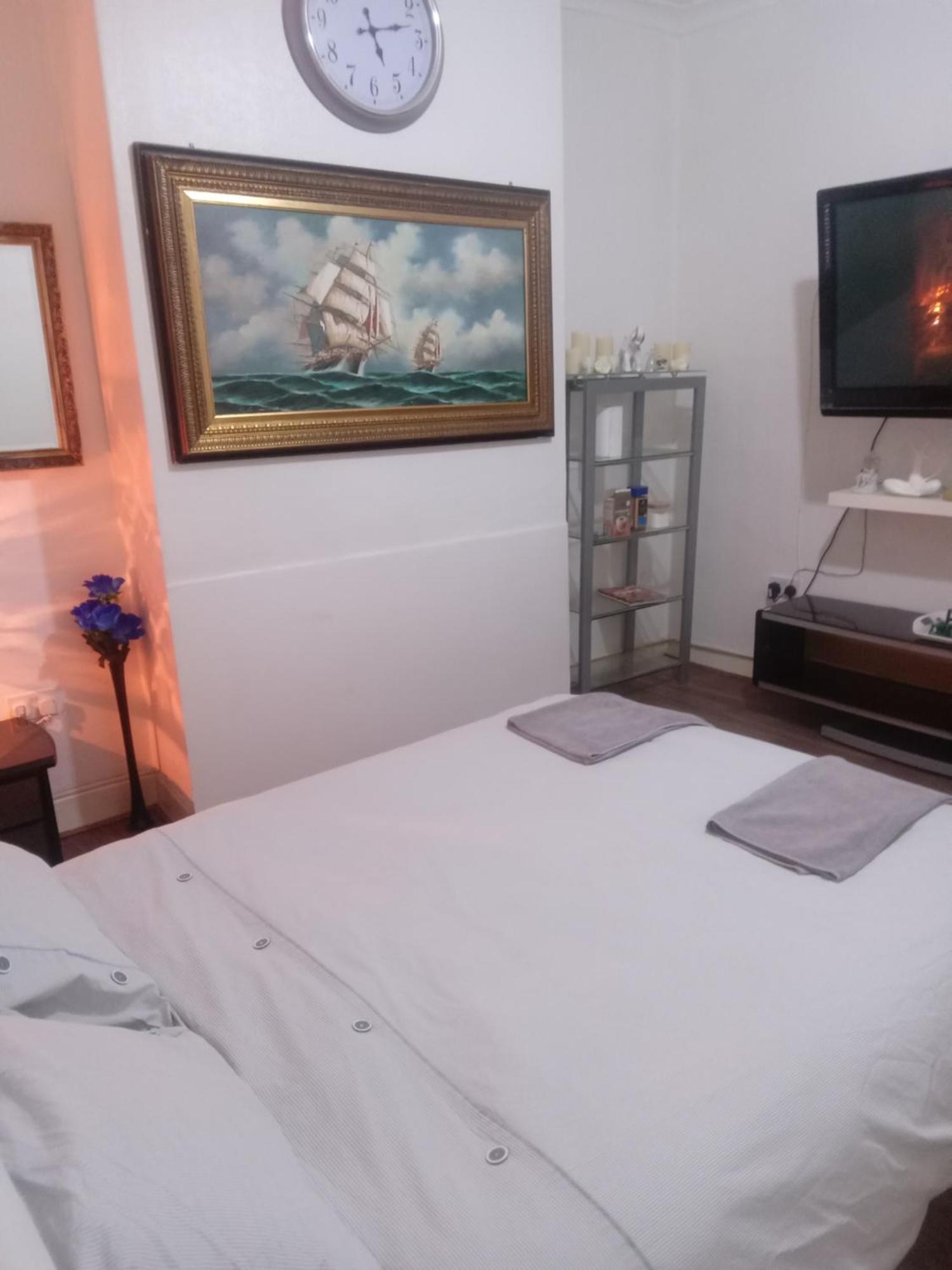 Apartment Three Double Bedrooms With Share Bathroom At La Belle Meuniere *