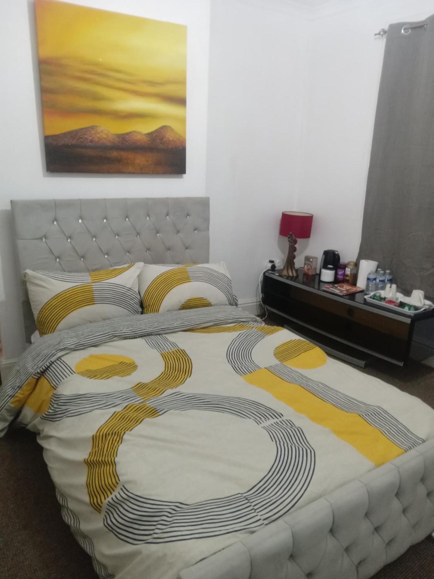 Three Double Bedrooms With Share Bathroom At La Belle Meuniere