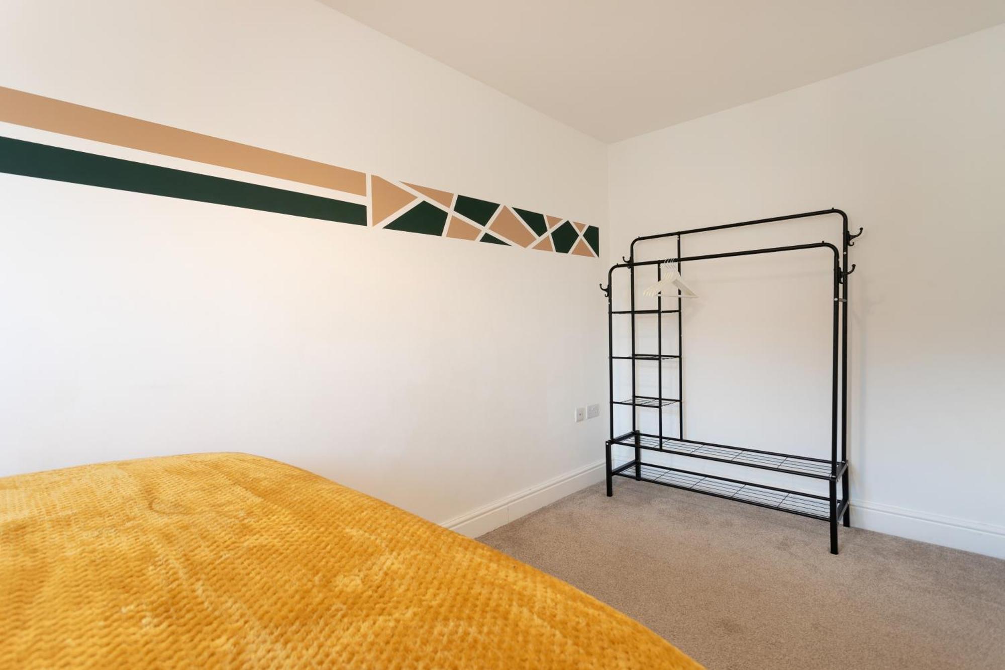 Holiday home 5 Bedroom 3 Bathroom Parking Contractors Relocations Families
