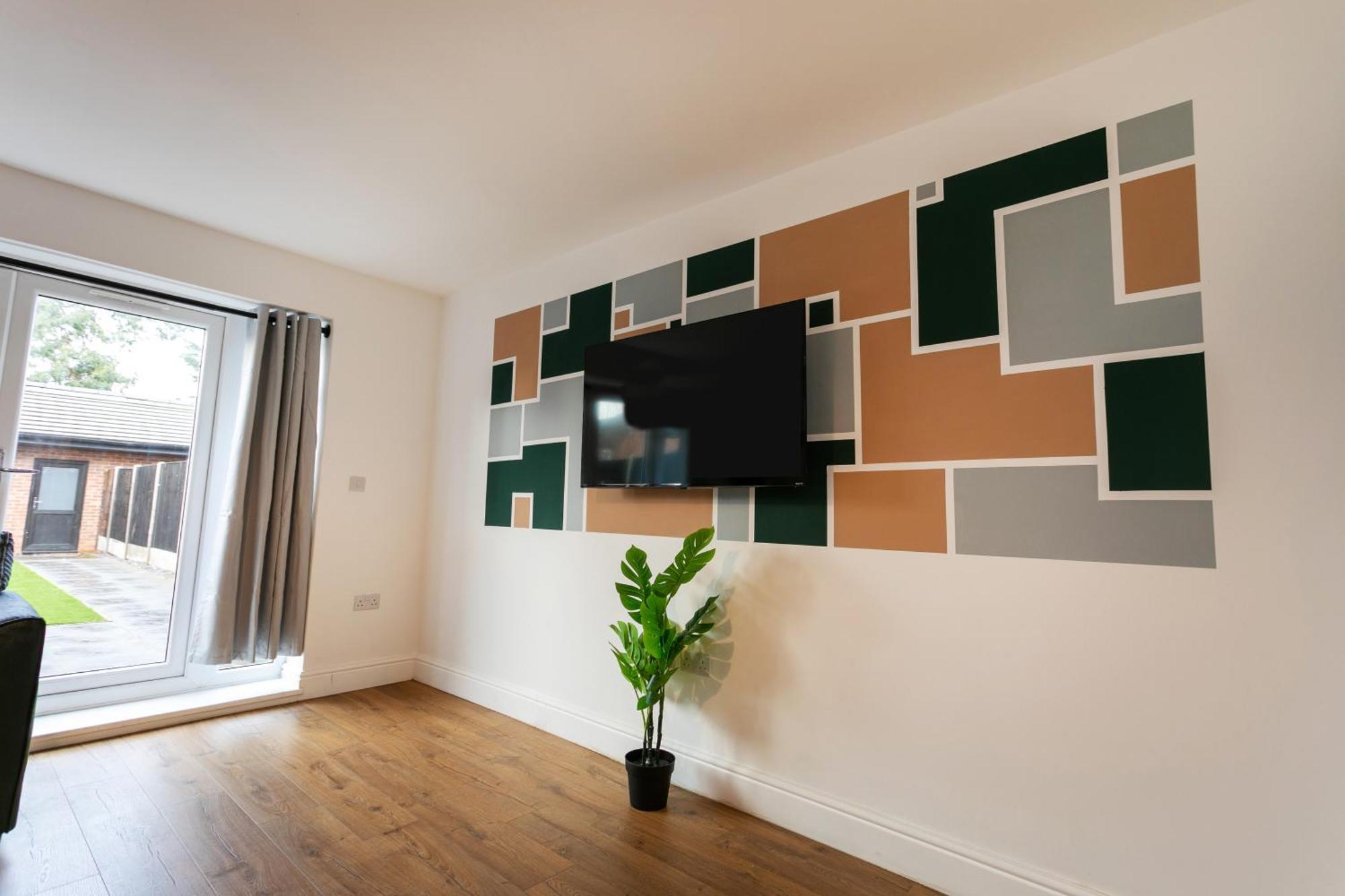 5 Bedroom 3 Bathroom Parking Contractors Relocations Families