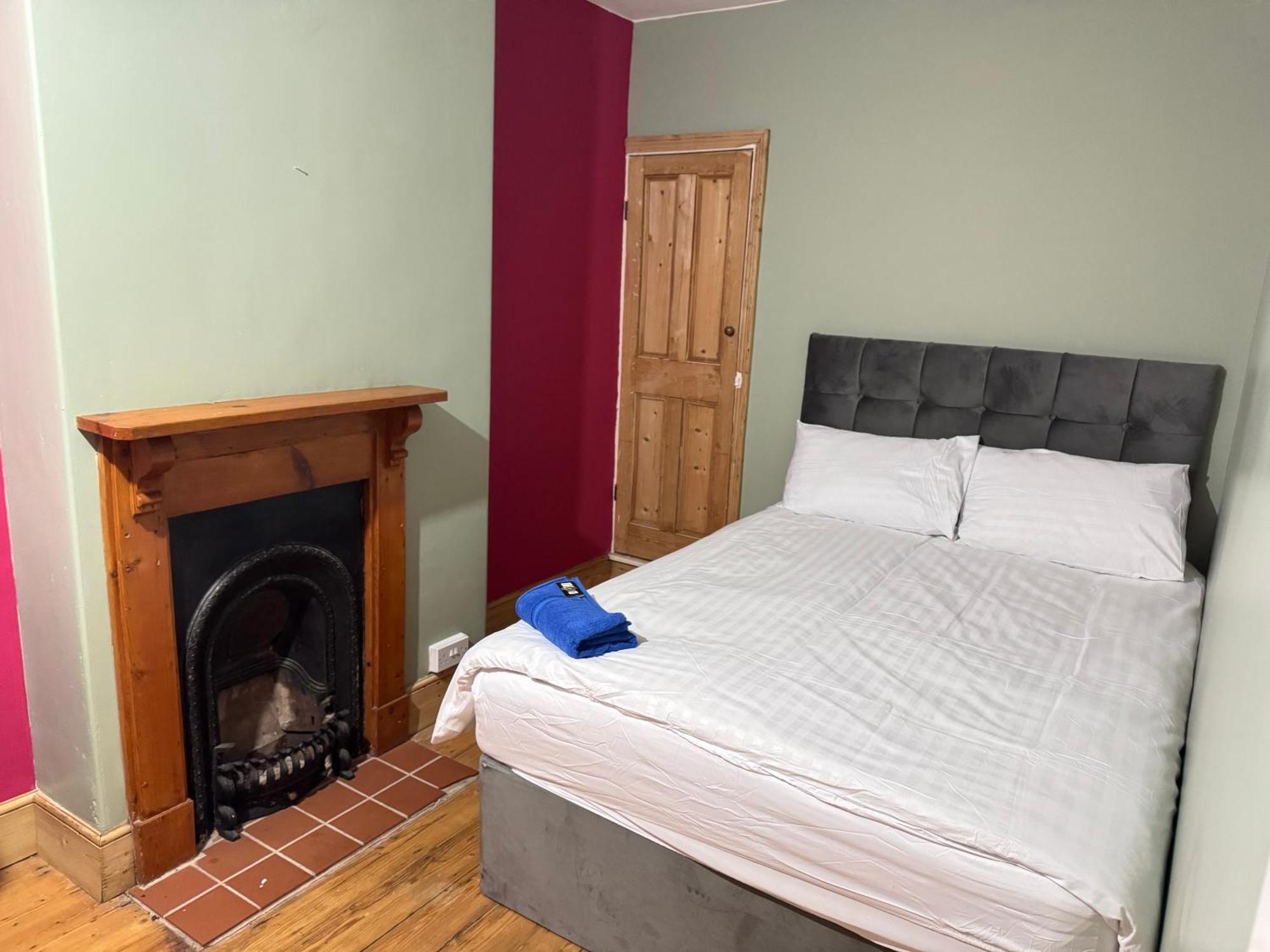 Hometel Digs Comfy Sleeps 12 * Leicester