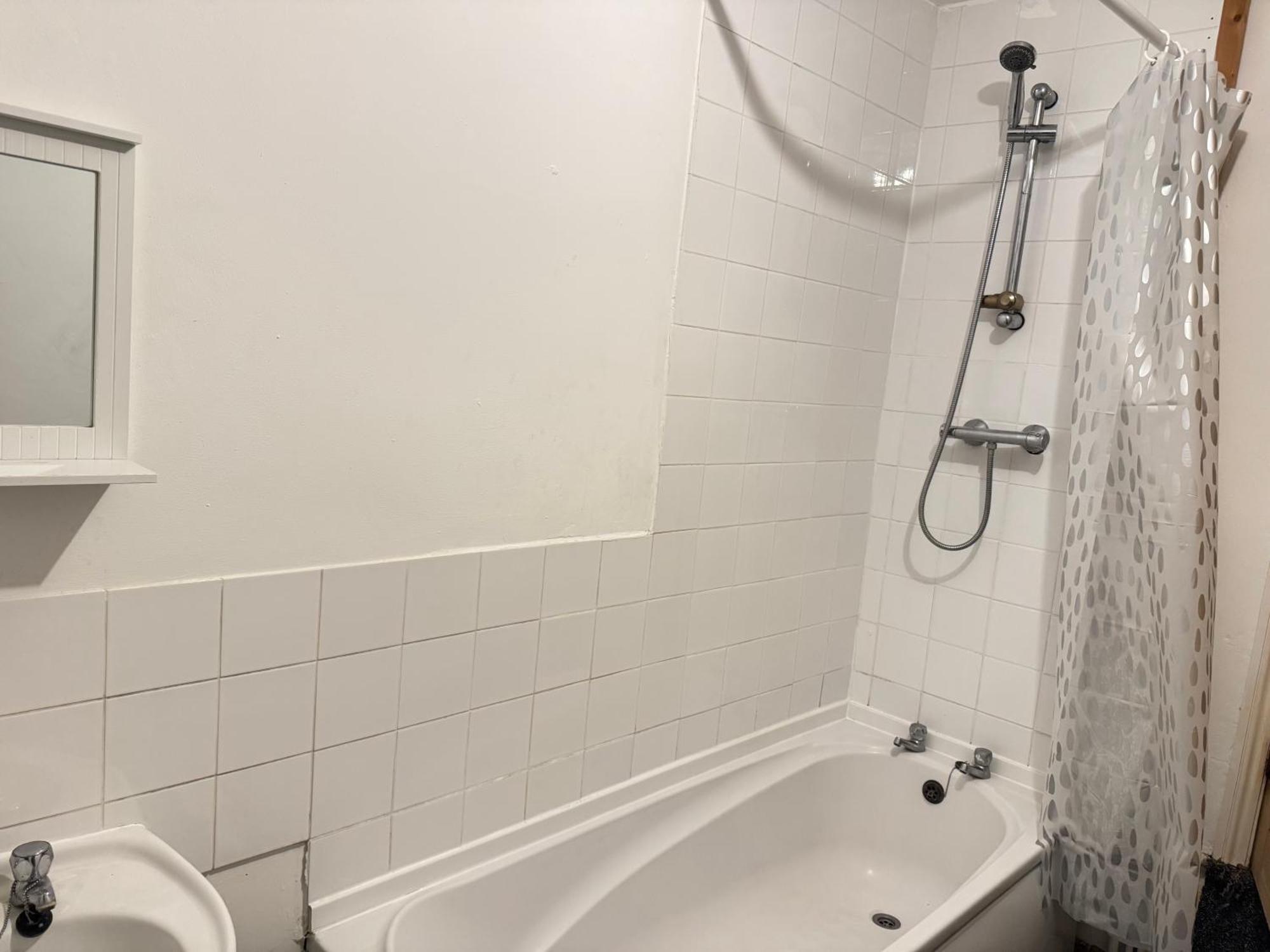 Hometel Digs Comfy Sleeps 12 * Leicester