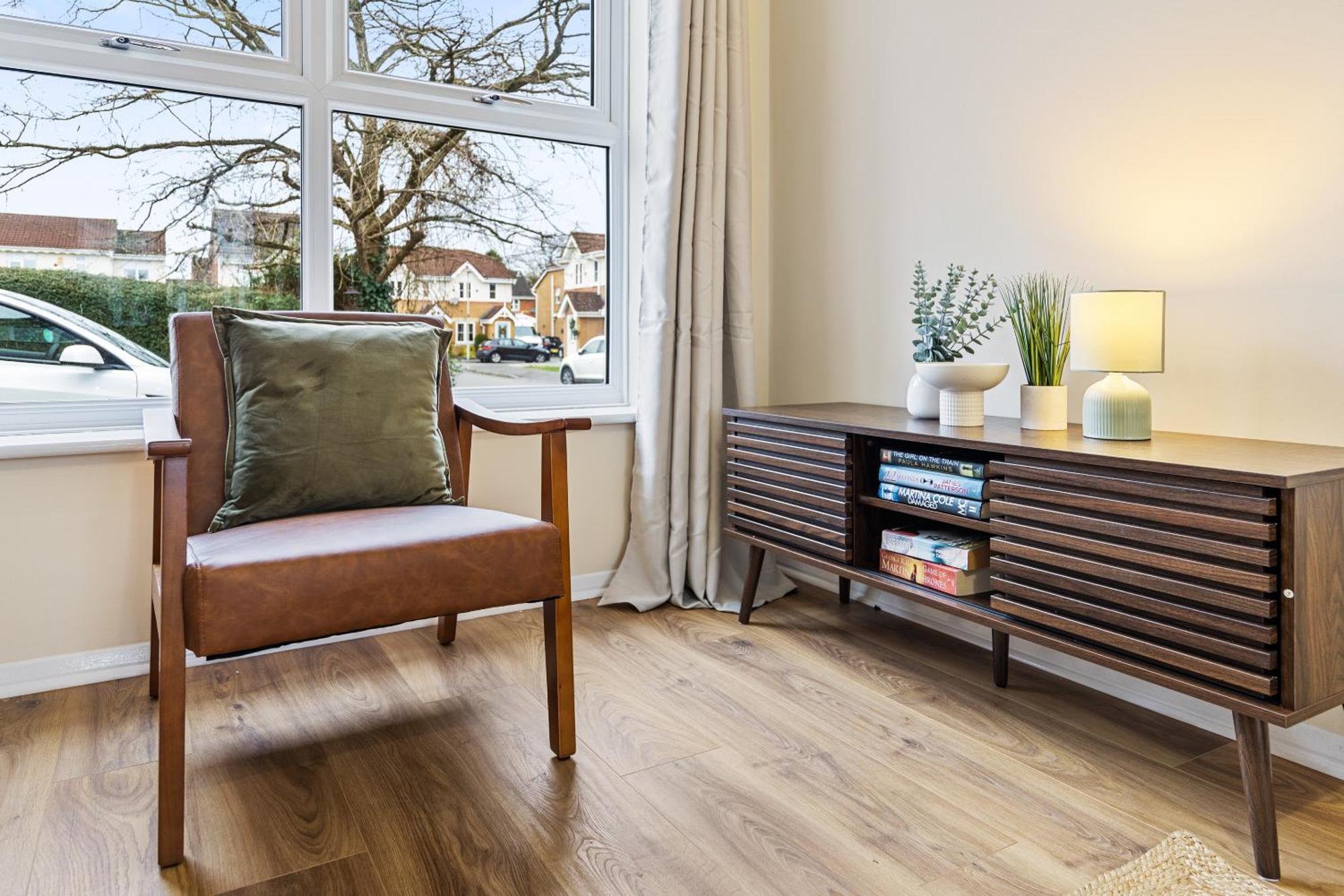 Perfect For Groups & Contractors, 4br, Sleeps 9, Fast Wifi & Smart Tv, M1 & M69, Garden, Long Welcome Holiday home *