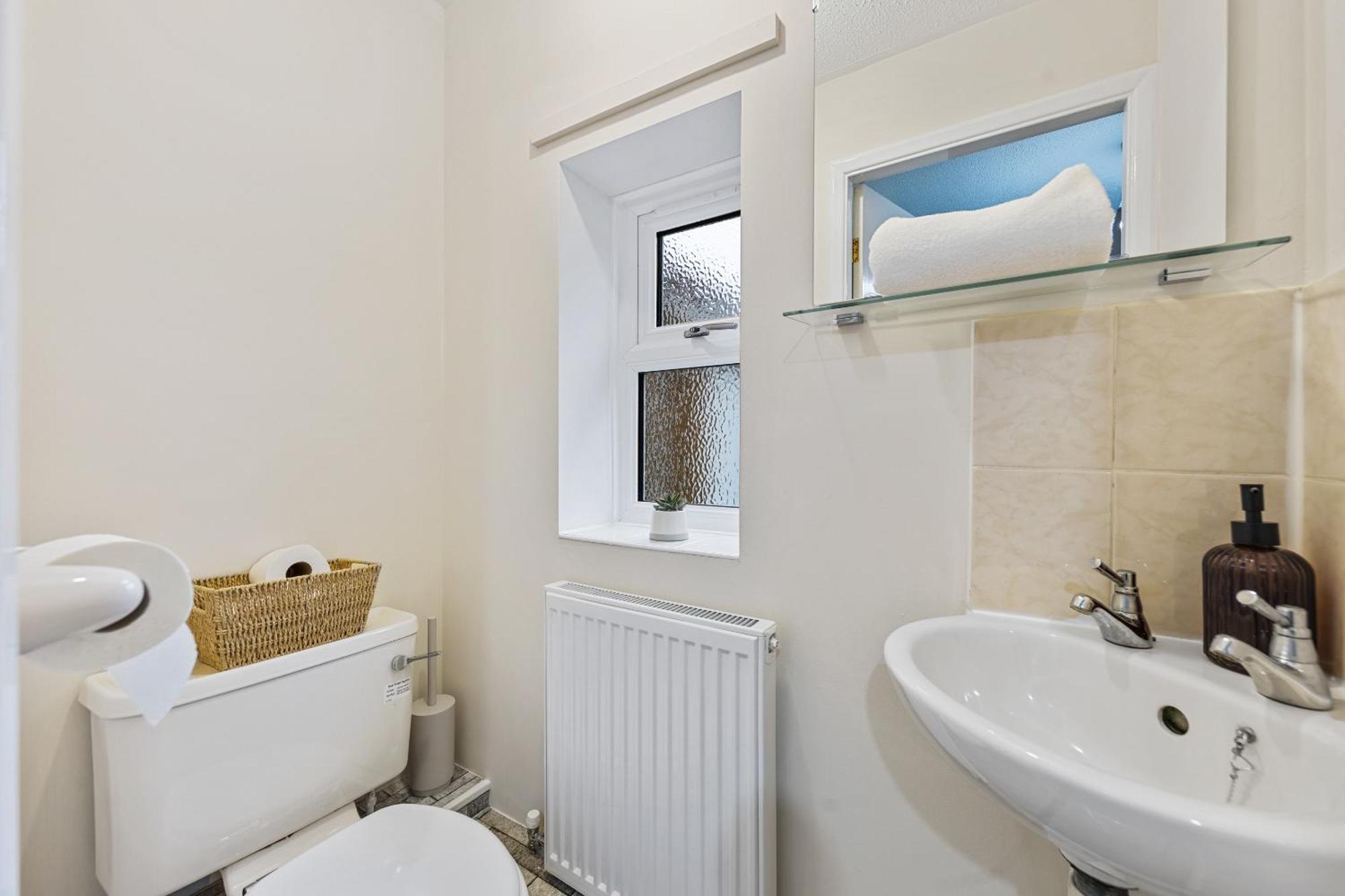 Perfect For Groups & Contractors, 4br, Sleeps 9, Fast Wifi & Smart Tv, M1 & M69, Garden, Long Welcome Leicester