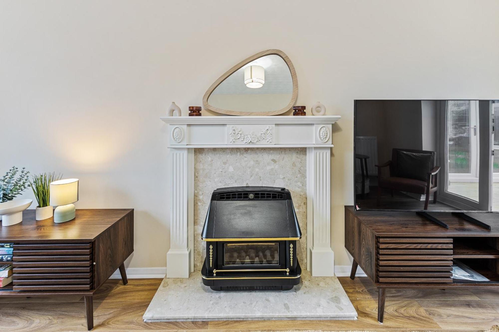 Perfect For Groups & Contractors, 4br, Sleeps 9, Fast Wifi & Smart Tv, M1 & M69, Garden, Long Welcome Holiday home
