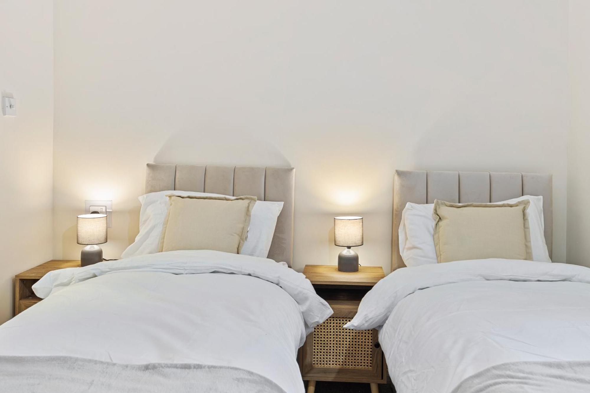 Perfect For Groups & Contractors, 4br, Sleeps 9, Fast Wifi & Smart Tv, M1 & M69, Garden, Long Welcome