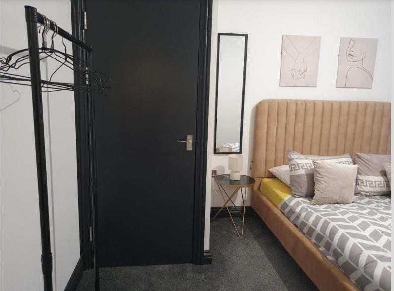 Cosy Near Royal Infirmary & De Montfort Apartment *