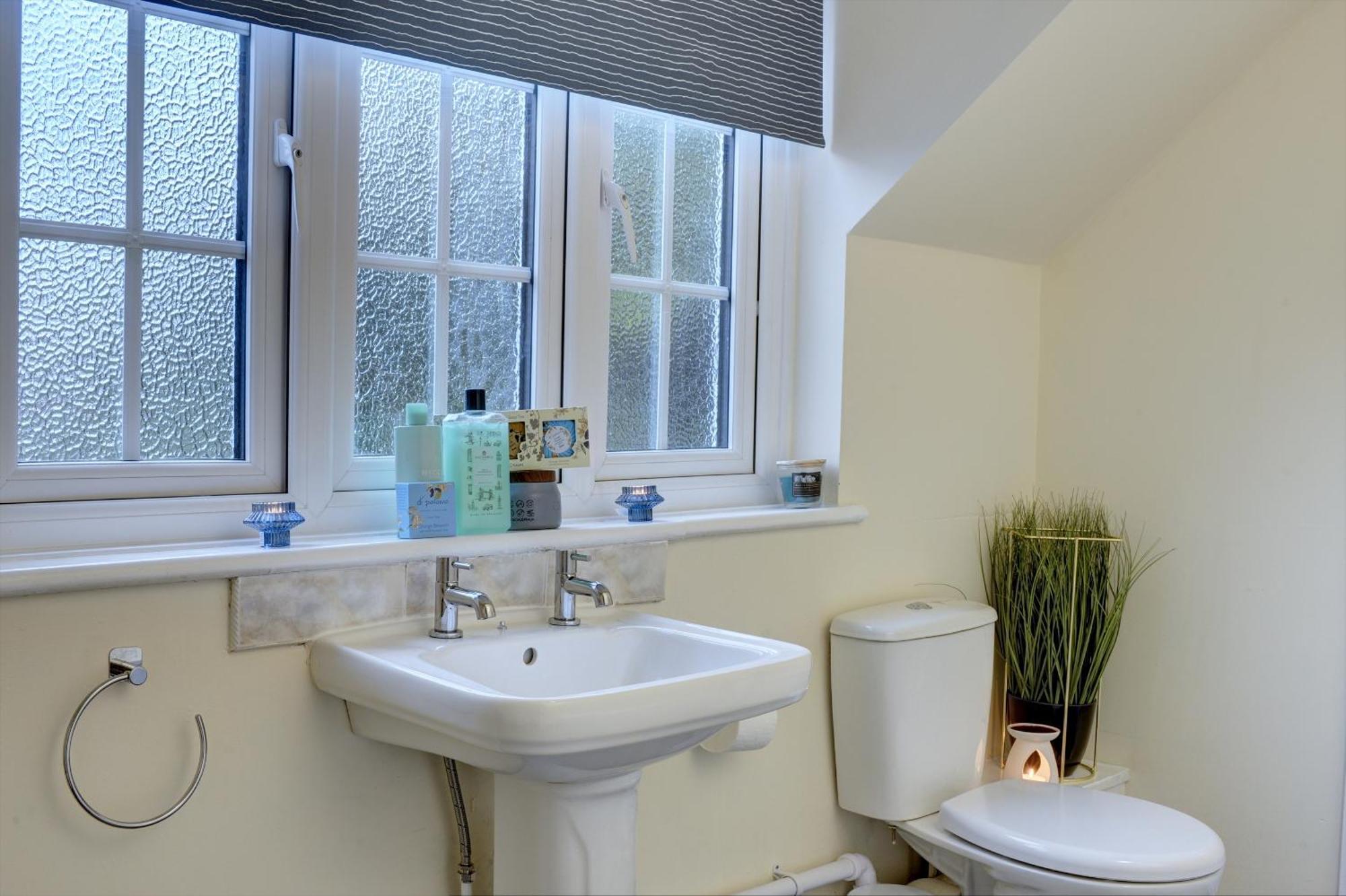 Spacious, Luxurious Cliffes Apartment