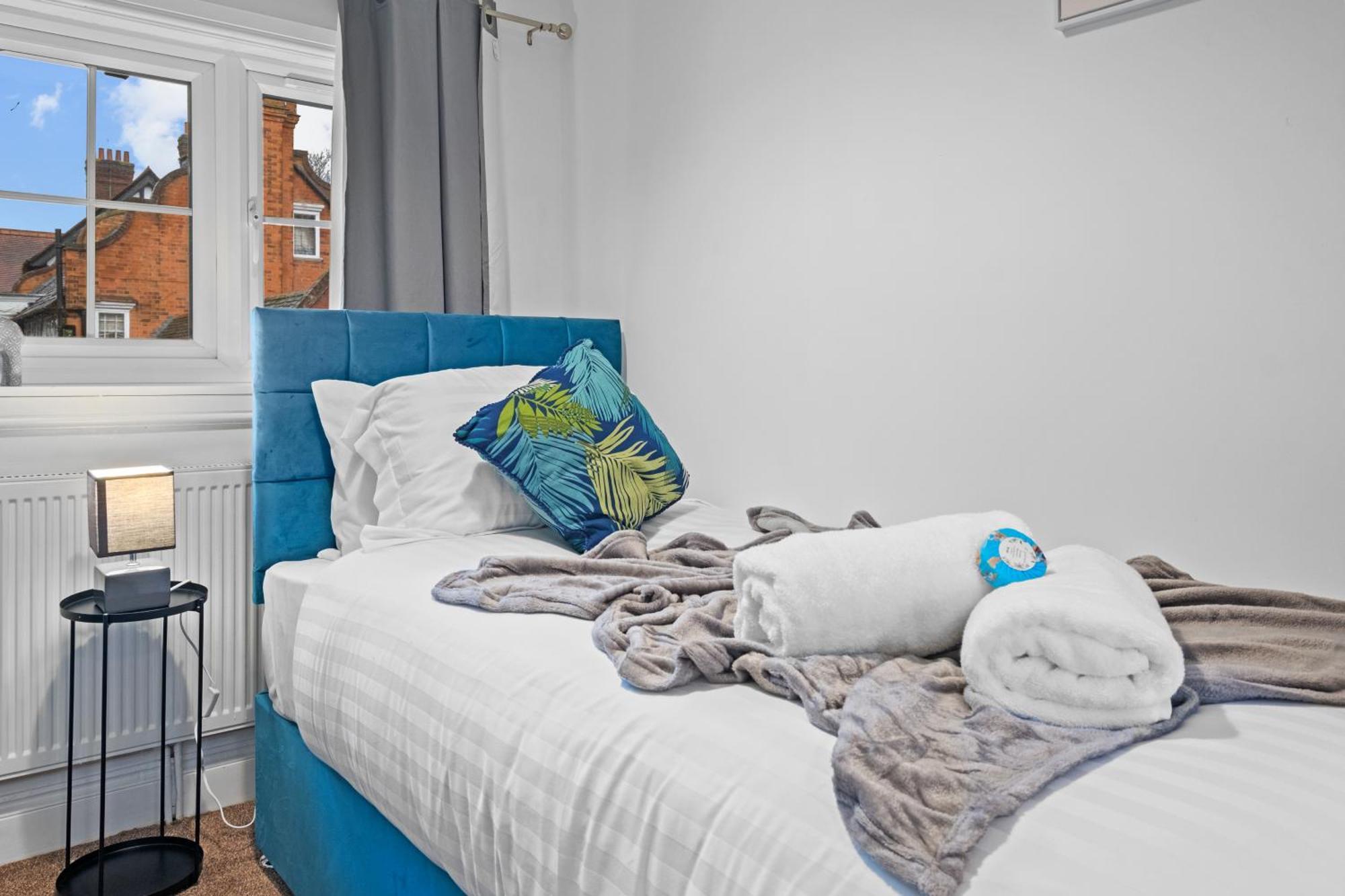 Spacious, Luxurious Cliffes Apartment Leicester