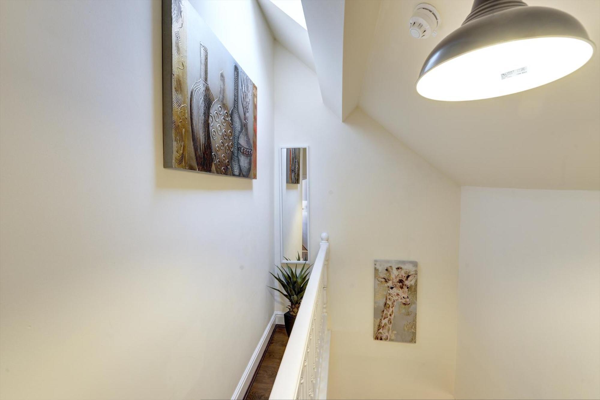 Spacious, Luxurious Cliffes Leicester