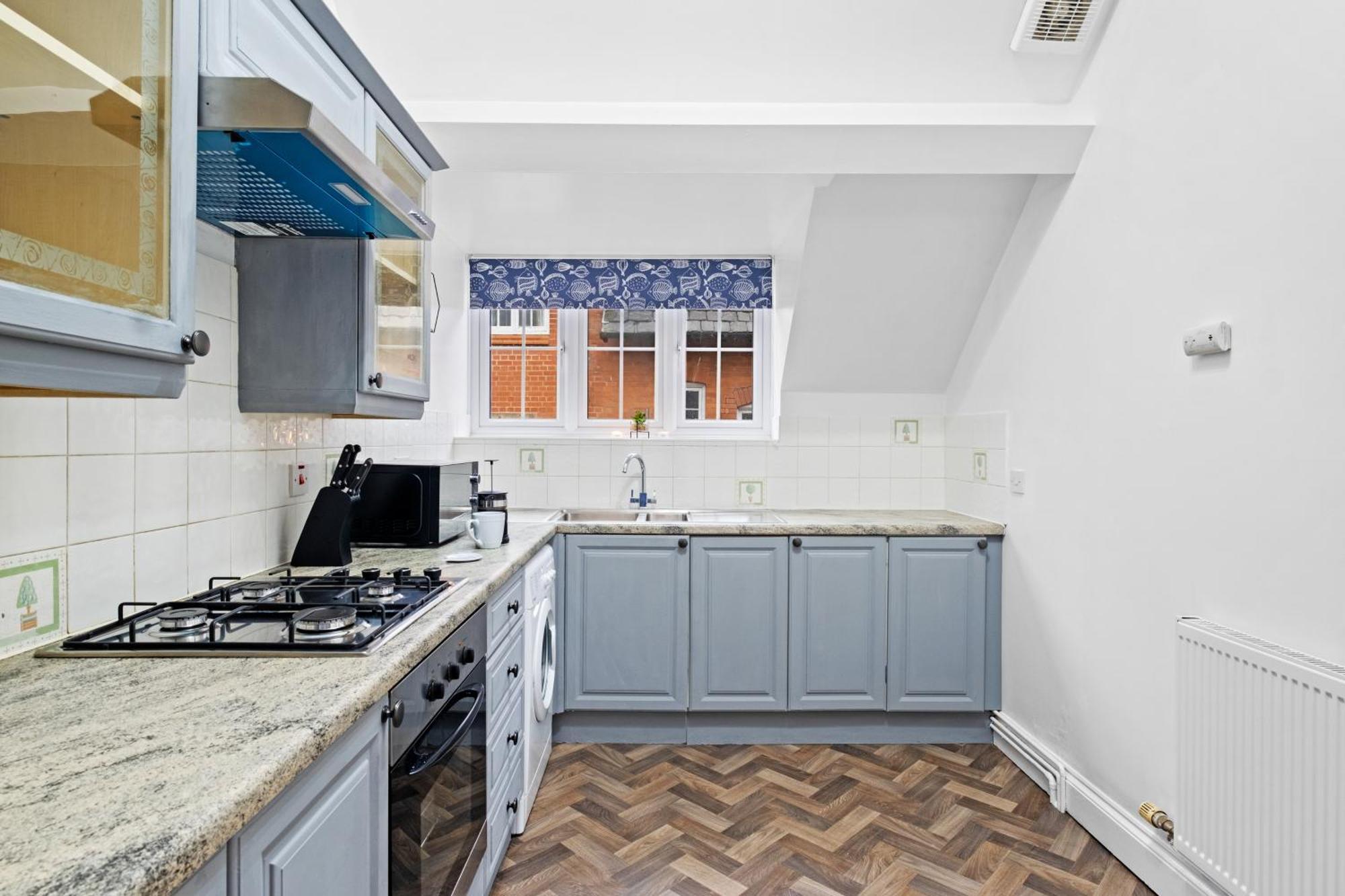 Spacious, Luxurious Cliffes Apartment