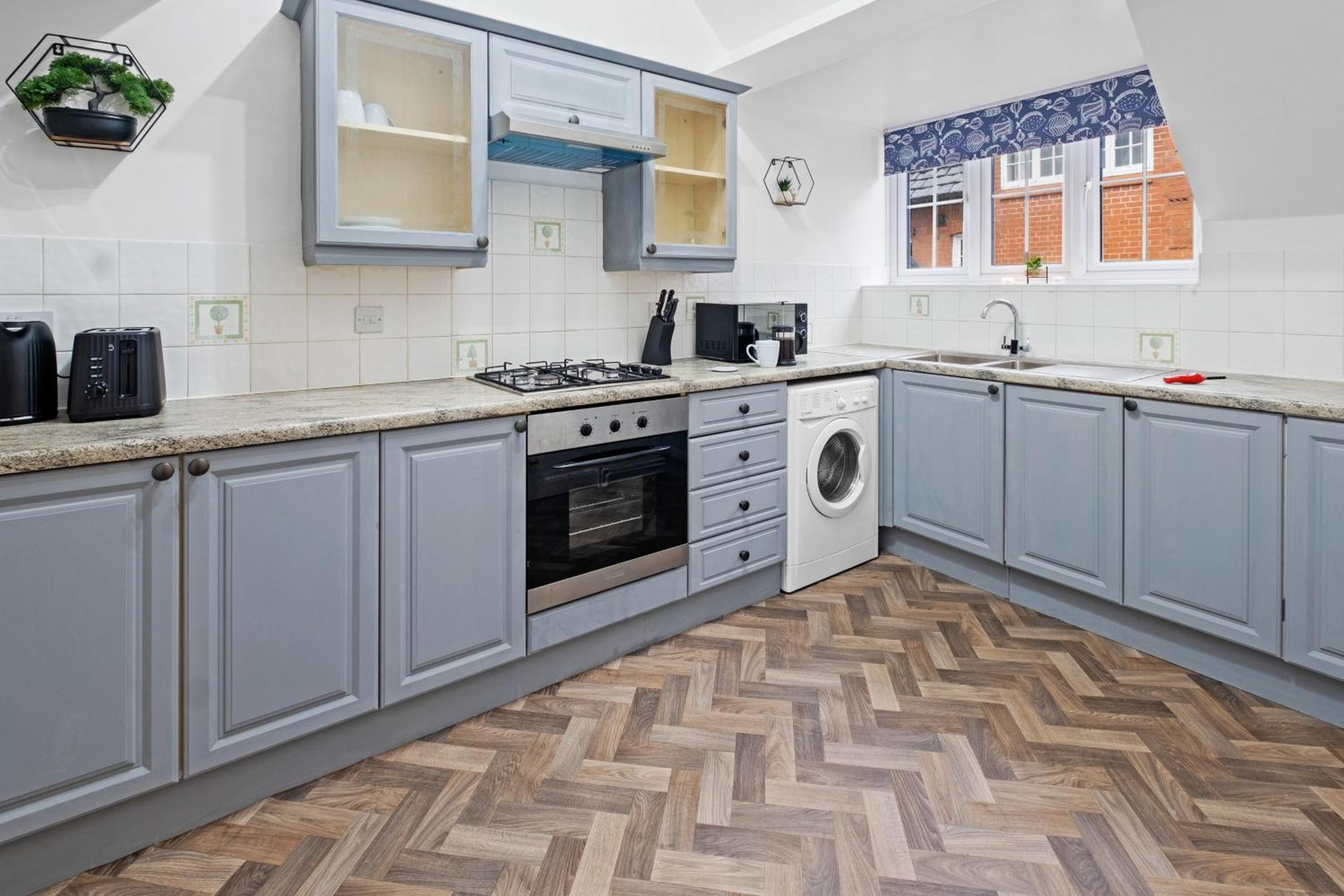 Spacious, Luxurious Cliffes Apartment Leicester