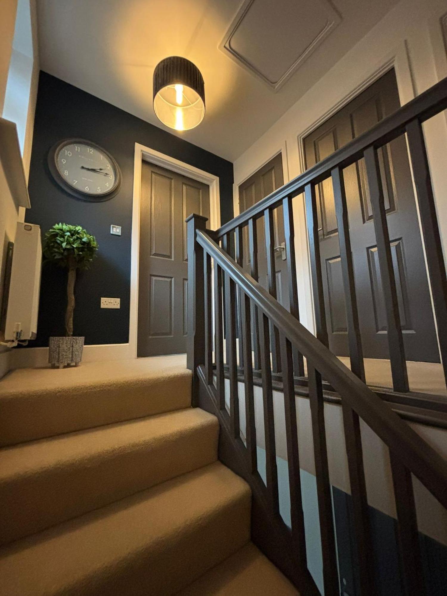 Holiday home Modern From At Elm Tree House Leicester