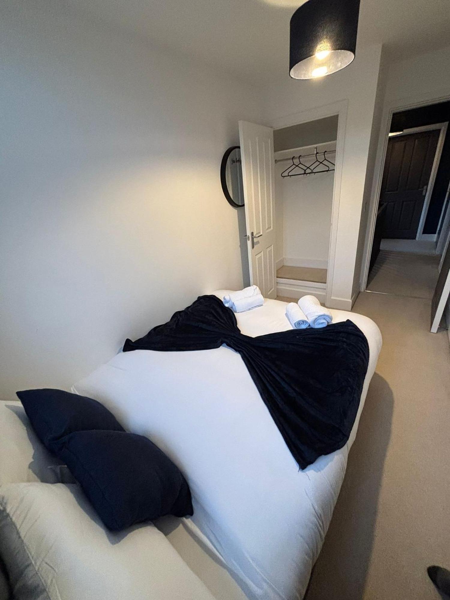 Holiday home Modern From At Elm Tree House *