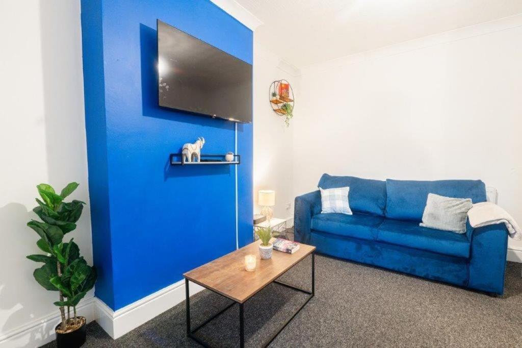 Spacious 4 Bed For Large Groups And Contractors - Sleeps 7 *
