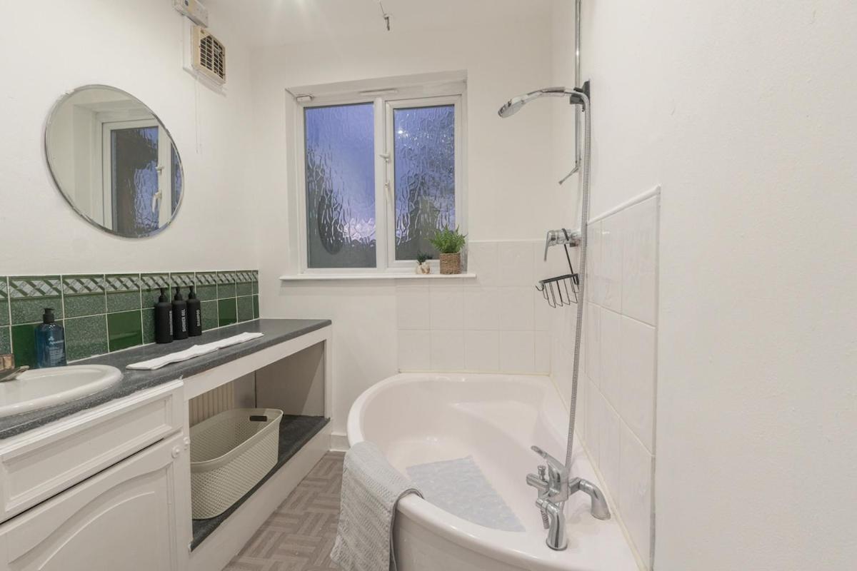 Spacious 4 Bed For Large Groups And Contractors - Sleeps 7 * Leicester