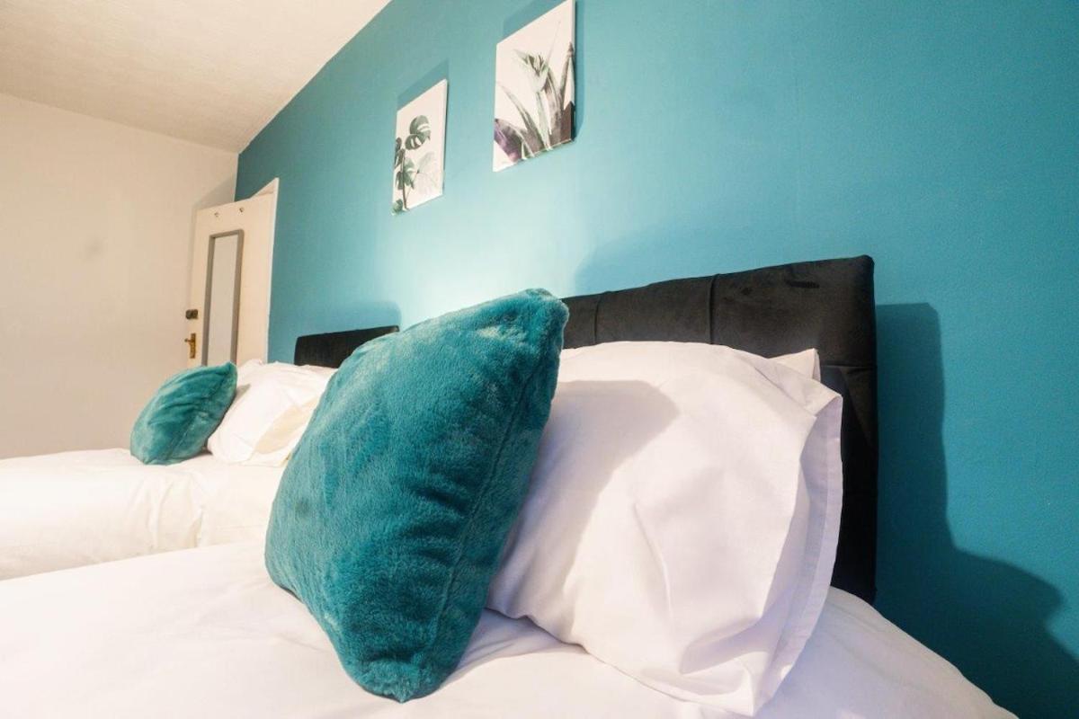 Spacious 4 Bed For Large Groups And Contractors - Sleeps 7 Leicester