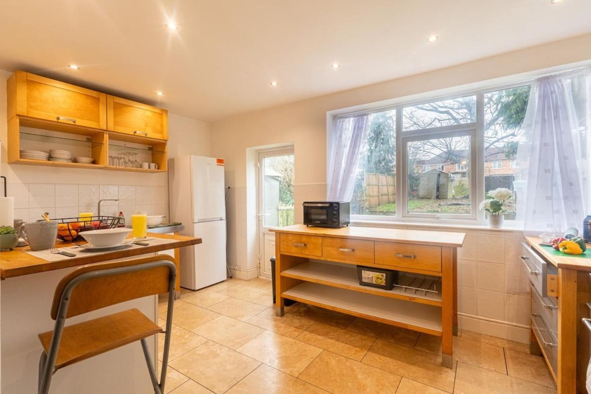 Spacious 4 Bed For Large Groups And Contractors - Sleeps 7