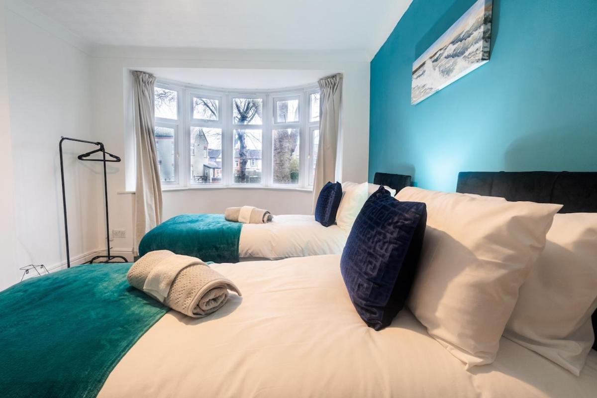 Holiday home Spacious 4 Bed For Large Groups And Contractors - Sleeps 7 *