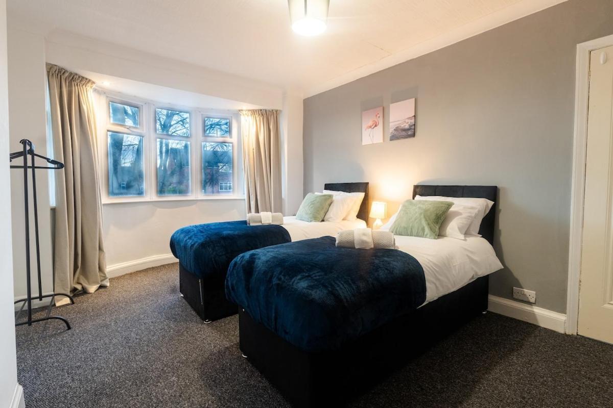 Holiday home Spacious 4 Bed For Large Groups And Contractors - Sleeps 7 Leicester