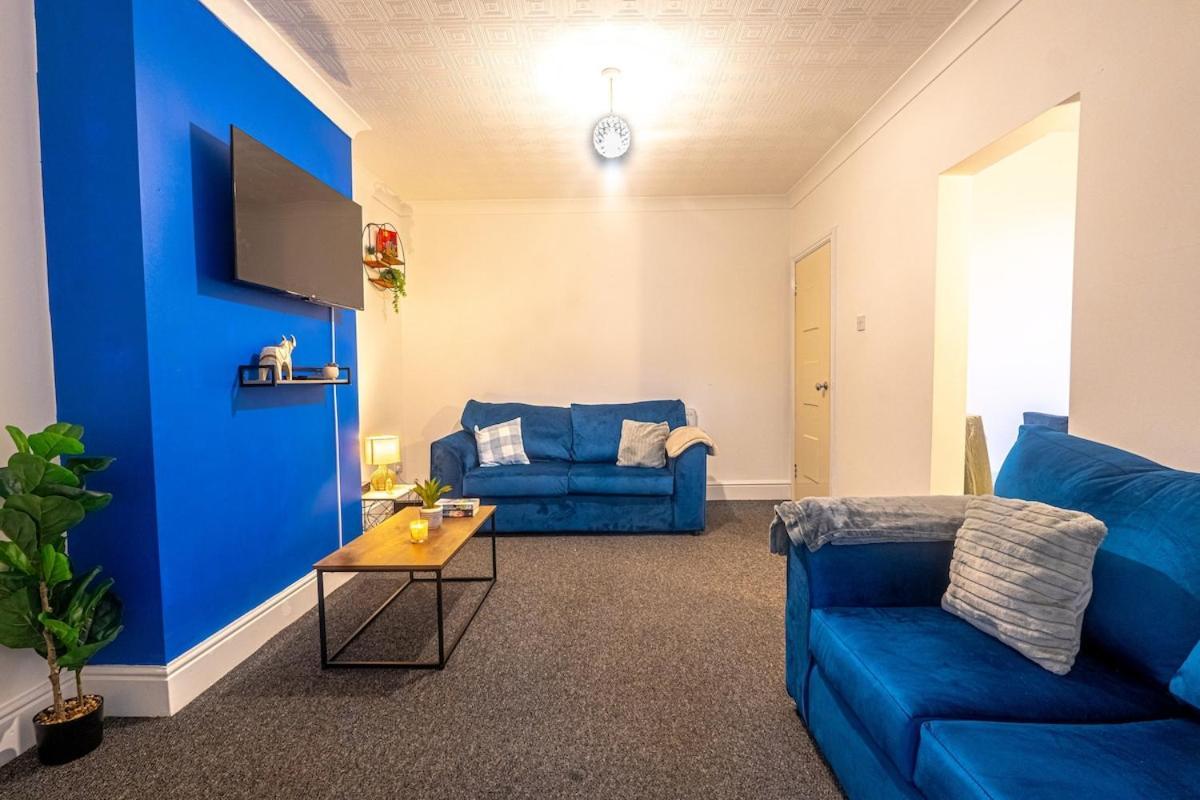 Spacious 4 Bed For Large Groups And Contractors - Sleeps 7 *