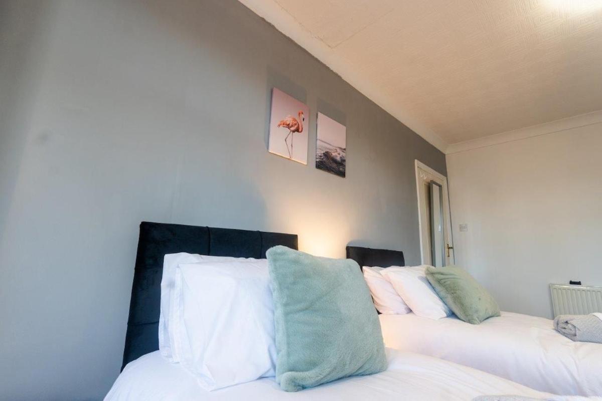 Spacious 4 Bed For Large Groups And Contractors - Sleeps 7 Leicester