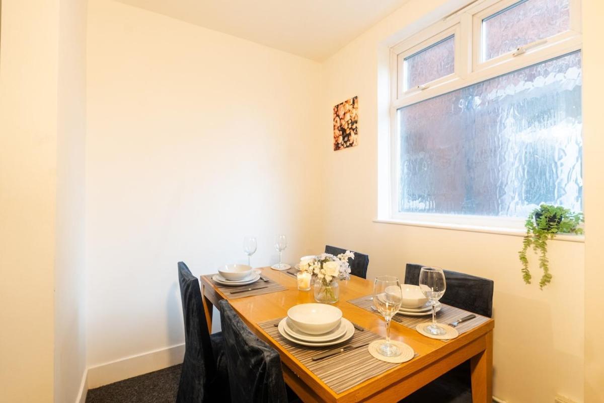 Spacious 4 Bed For Large Groups And Contractors - Sleeps 7 * Leicester