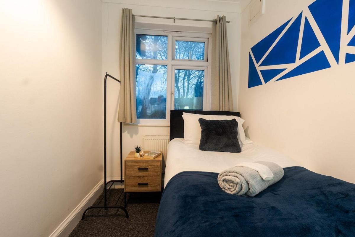 Spacious 4 Bed For Large Groups And Contractors - Sleeps 7