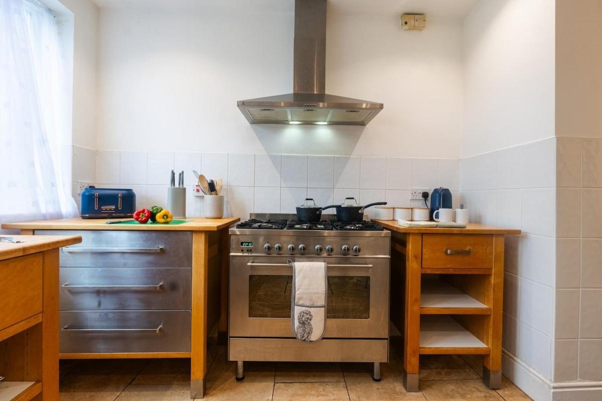 Holiday home Spacious 4 Bed For Large Groups And Contractors - Sleeps 7