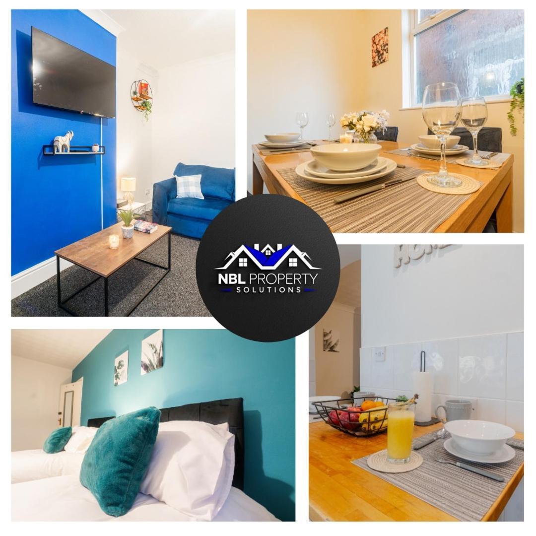 Spacious 4 Bed For Large Groups And Contractors - Sleeps 7 Holiday home Leicester