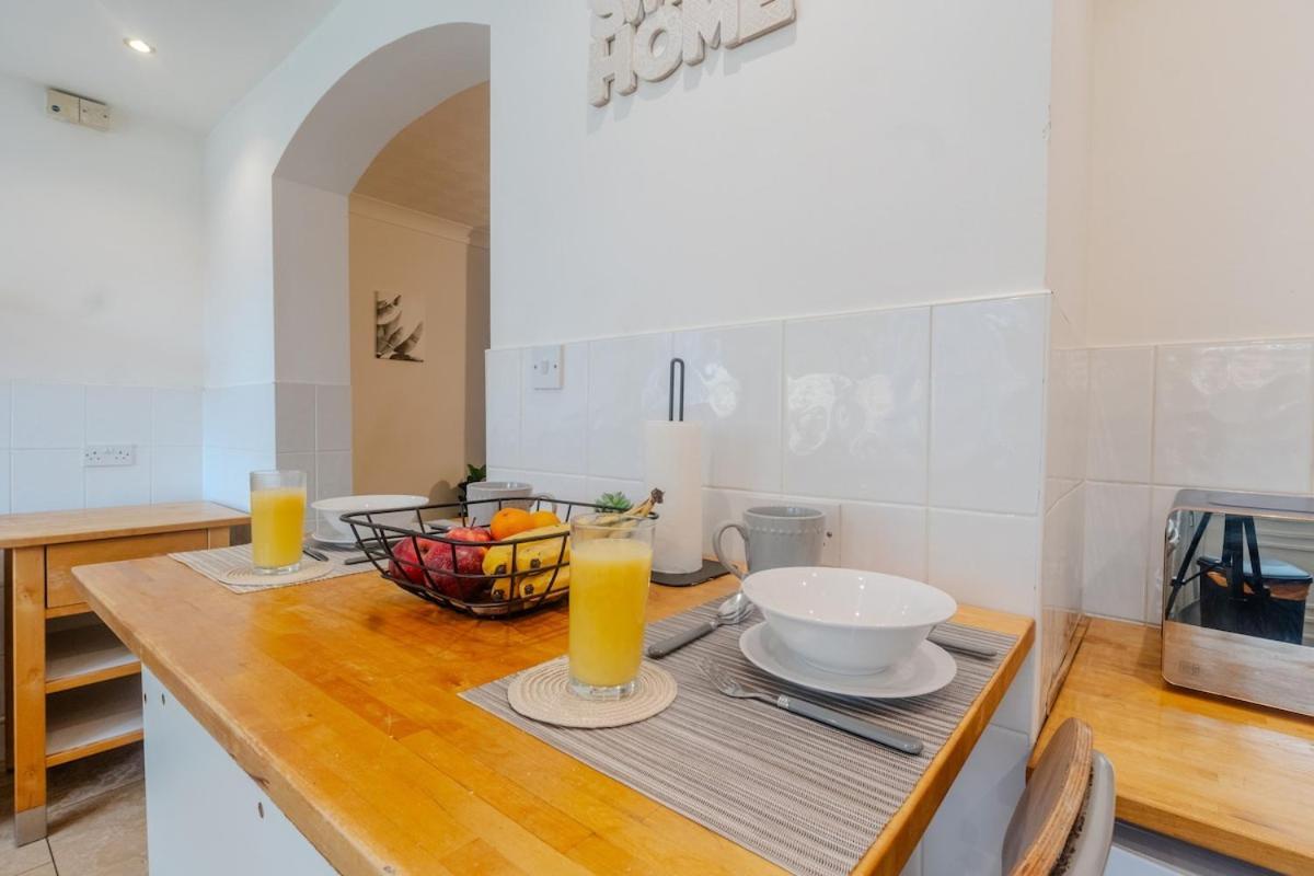 Spacious 4 Bed For Large Groups And Contractors - Sleeps 7 *