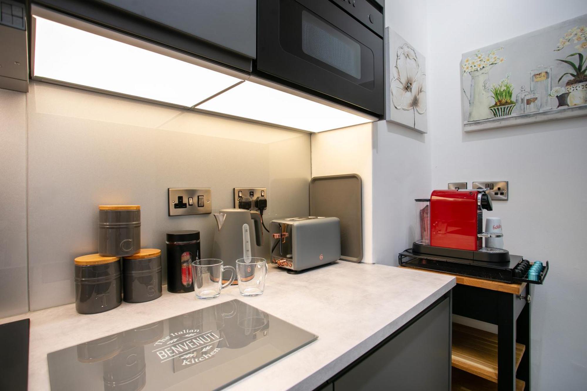 Beautiful, Entire Luxurious One Bedroom Flat Apartamento *